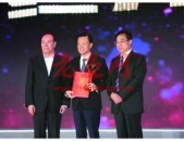 32岁靠炒股赚到第一桶金，一路打拼40年，如今身价950亿
